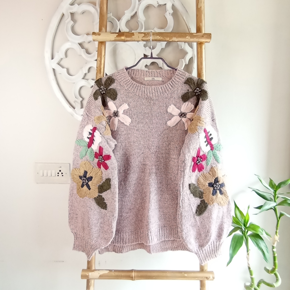 Embroidered Floral Oversized Sweater - Picture 10 of 17